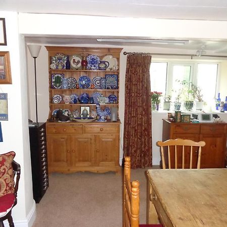 Lodge House B&B Buckland St Mary Екстер'єр фото